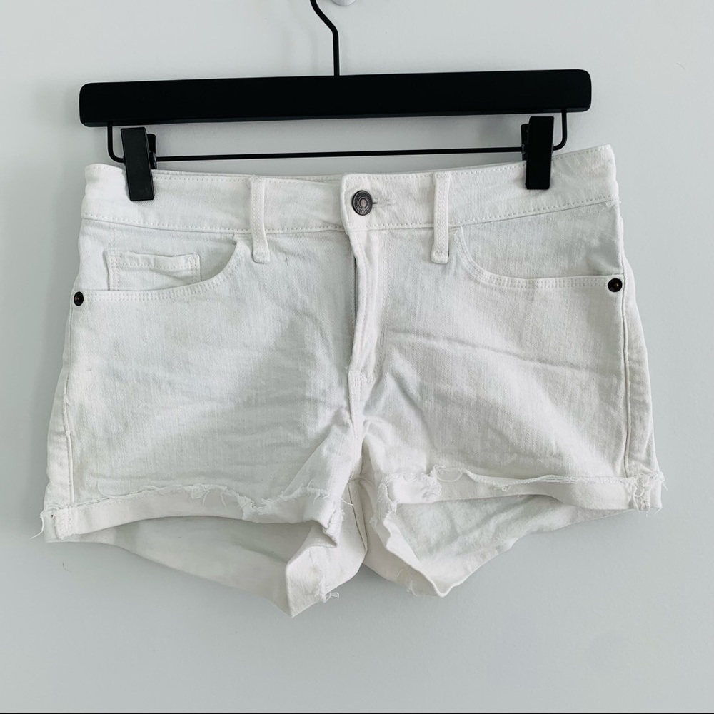 Abercrombie and Fitch Size 0 Women’s 25 White Short Shorts, Folded Hem